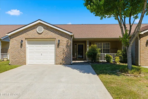 $325,000 | 10021 Gate Post Way, Knoxville, TN 37931