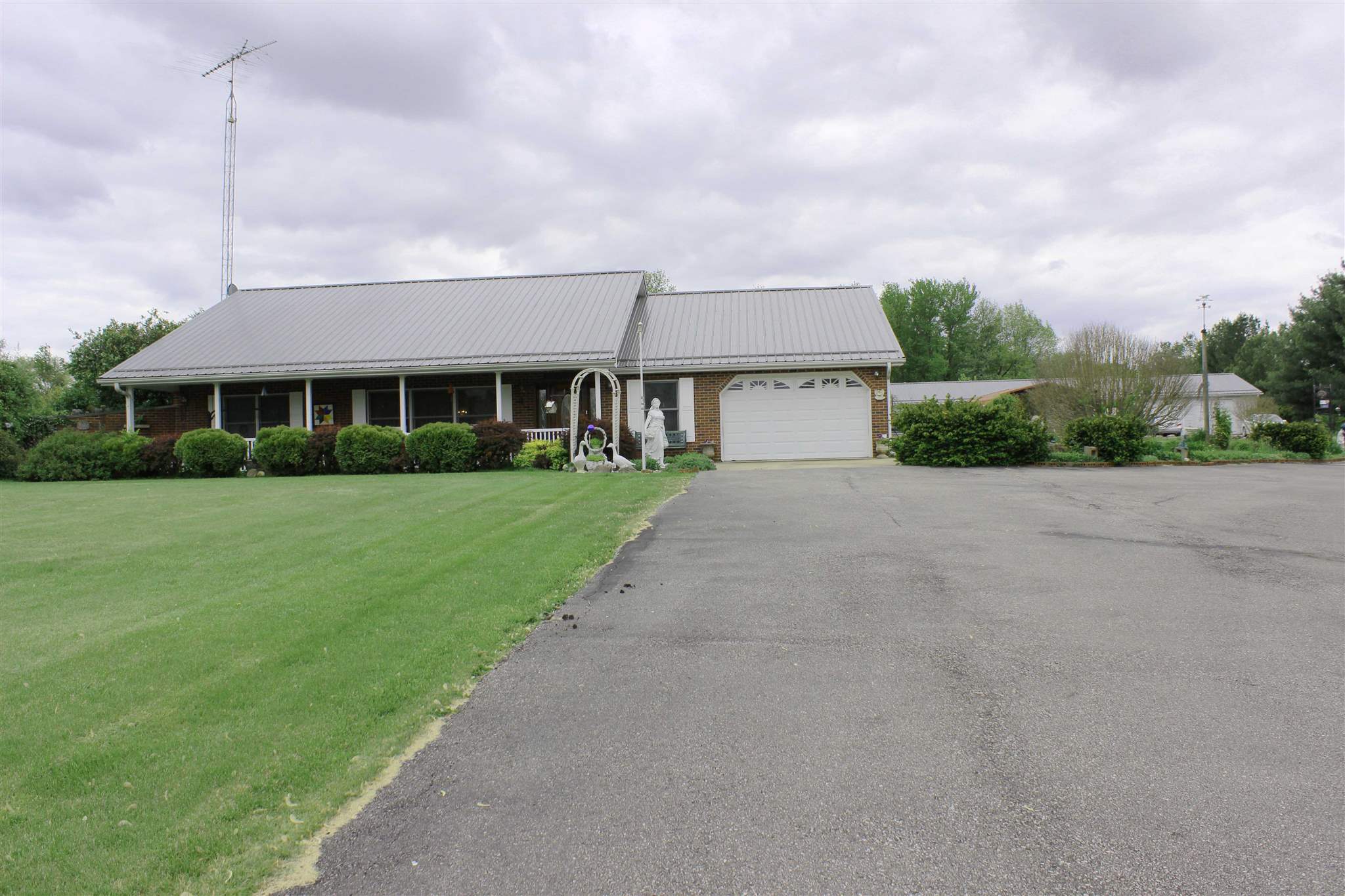 636 East Antioch Road Bloomfield, IN 47424 - Photo 26 of 27