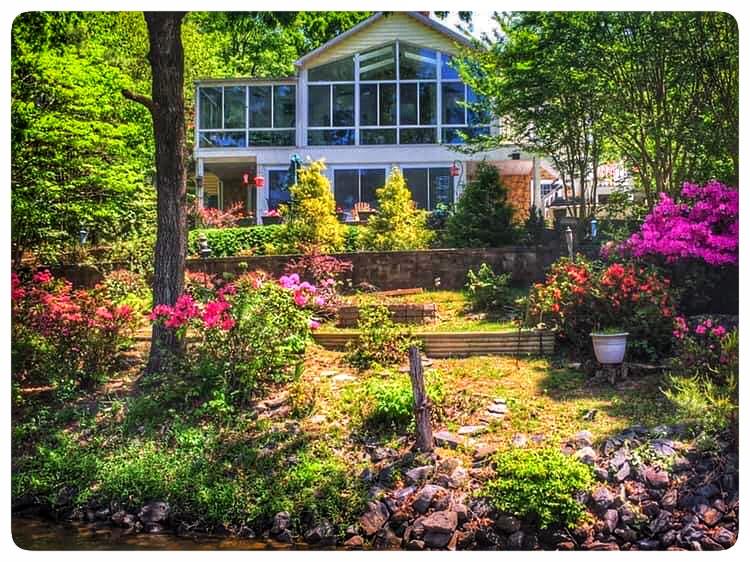Beautiful Lake Home