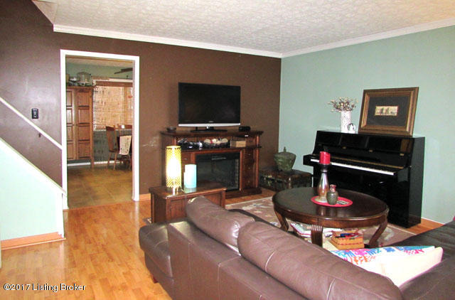 4908 Woodsend Road Louisville, KY 40229 - Photo 3 of 22 IMG_0648