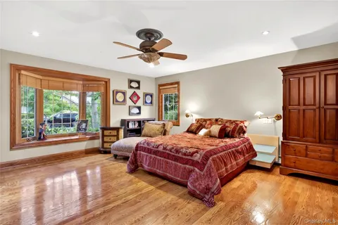 $2,699,000 | 12 Avon Lane, East Hills, NY 11577
