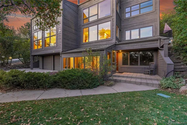 $895,000 | 25 Oak Ridge Drive, Castle Rock, CO 80104