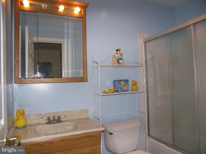 11333 Rambling Road Gaithersburg, MD 20879 - Photo 14 of 30 Bath #1