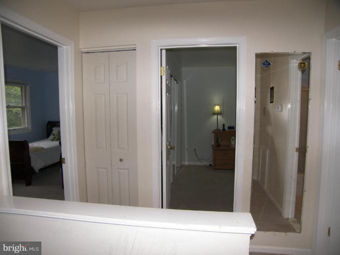 11333 Rambling Road Gaithersburg, MD 20879 - Photo 17 of 30 Hallway