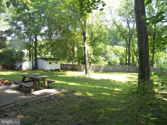 11333 Rambling Road Gaithersburg, MD 20879 - Photo 29 of 30 Back yard
