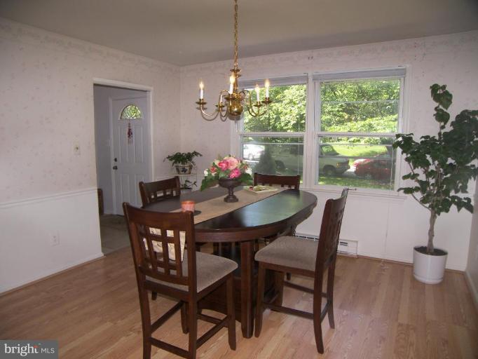 11333 Rambling Road Gaithersburg, MD 20879 - Photo 4 of 30 Dining Room #2