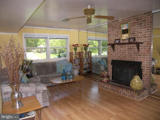 11333 Rambling Road Gaithersburg, MD 20879 - Photo 5 of 30 Family Room