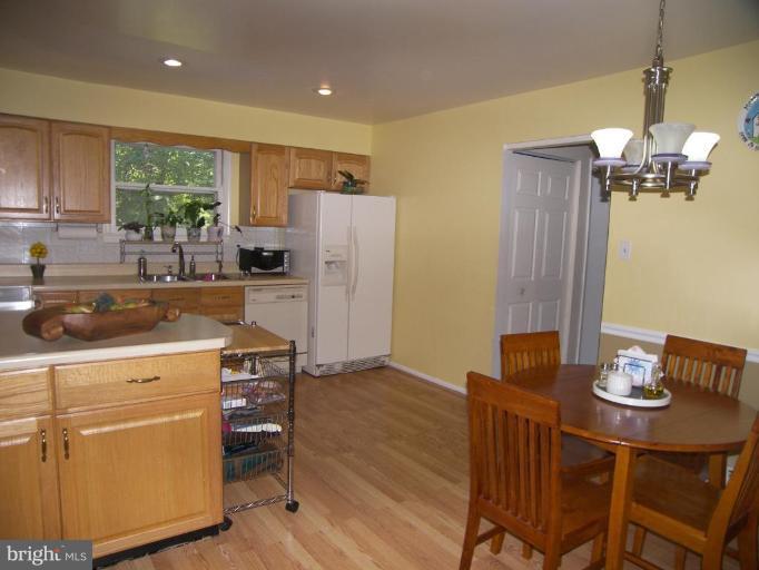 11333 Rambling Road Gaithersburg, MD 20879 - Photo 6 of 30 Kitchen