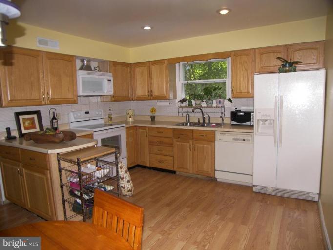 11333 Rambling Road Gaithersburg, MD 20879 - Photo 7 of 30 Kitchen #2