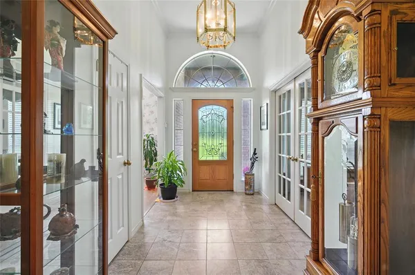 a view of a entryway with interior of the house