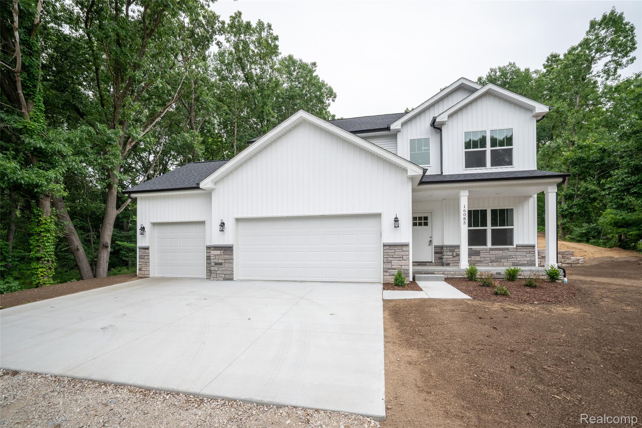 16085 Catalpa Ridge Holly, MI 48442 - Photo 26 of 40 Two-story residence featuring white vertical siding and stone veneer accents