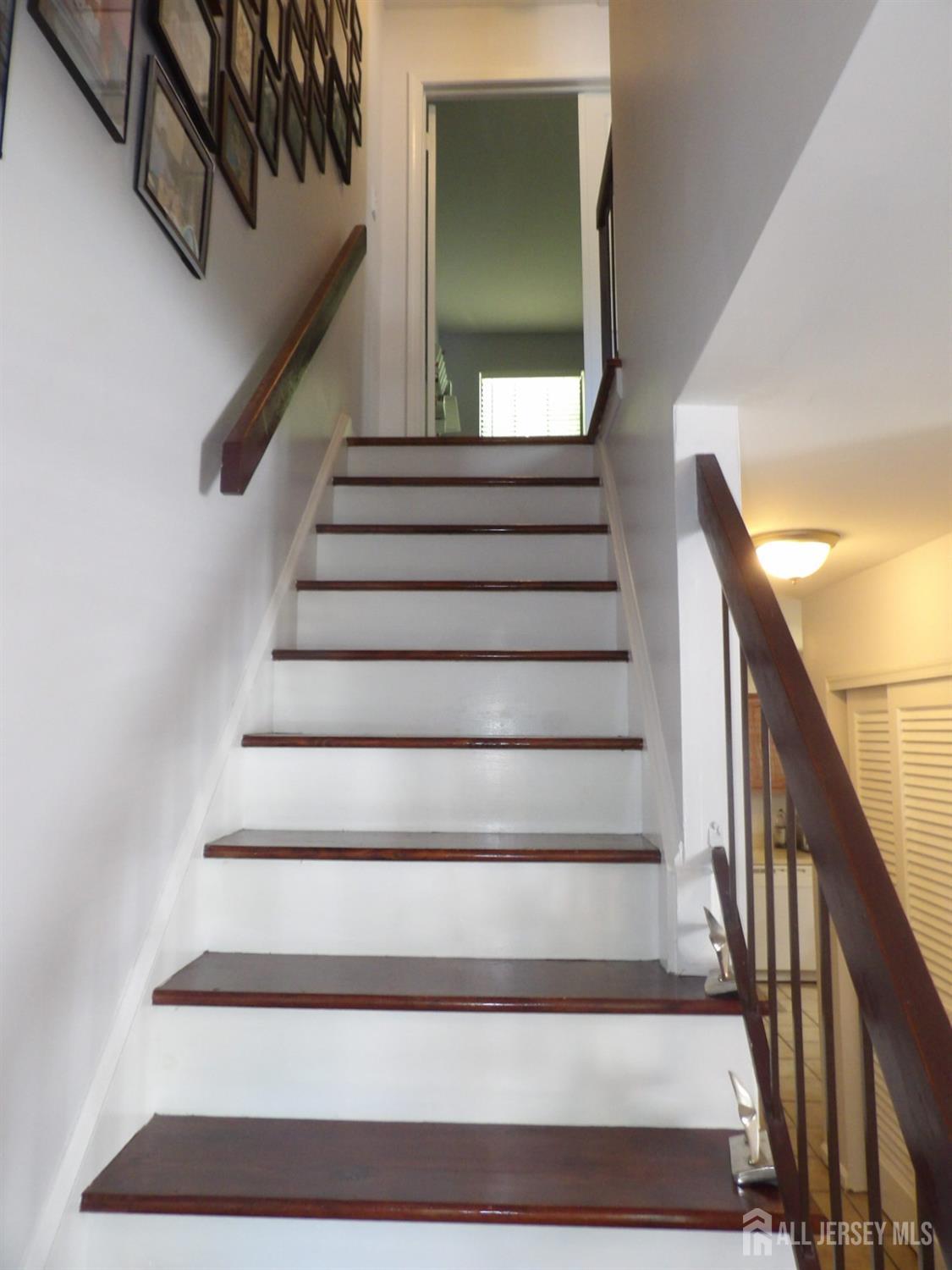 605 Timber Oaks Road Edison, NJ 08820 - Photo 16 of 43