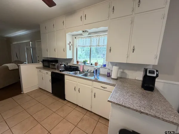 $1,850 | 3207 Timberlane Drive, Tyler, TX 75701