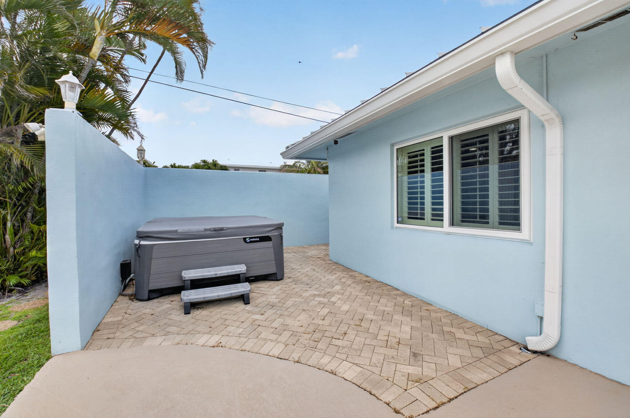 5800 Northeast 7th Avenue Boca Raton, FL 33487 - Photo 36 of 61 a room with a bed and a window