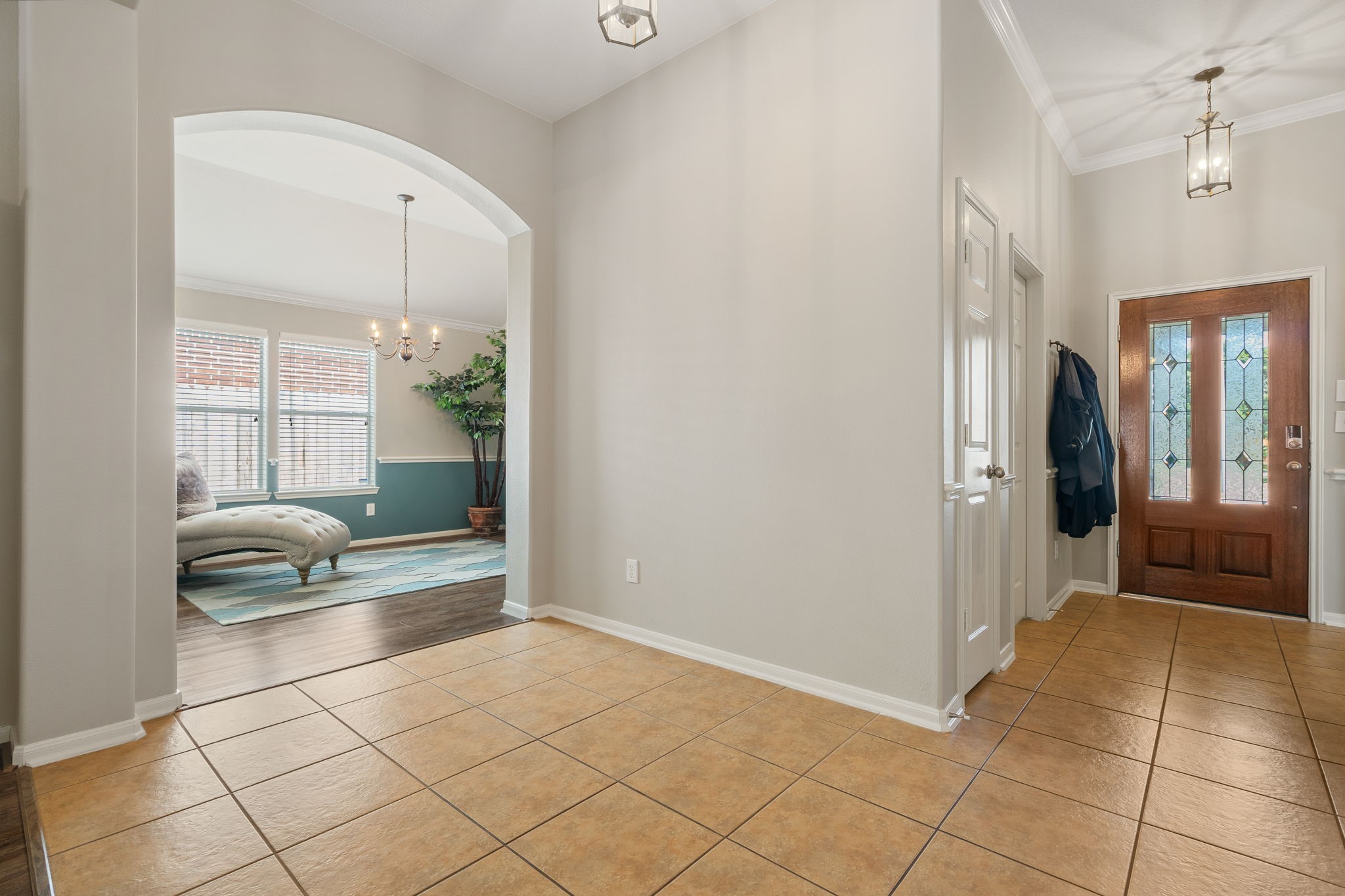 20903 Manon Lane Spring, TX 77388 - Photo 5 of 31 a living room filled with furniture and a rug