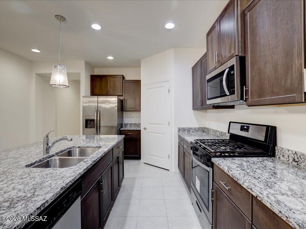 14031 East Golden Oaks Road Vail, AZ 85641 - Photo 7 of 40 19-26Interior2