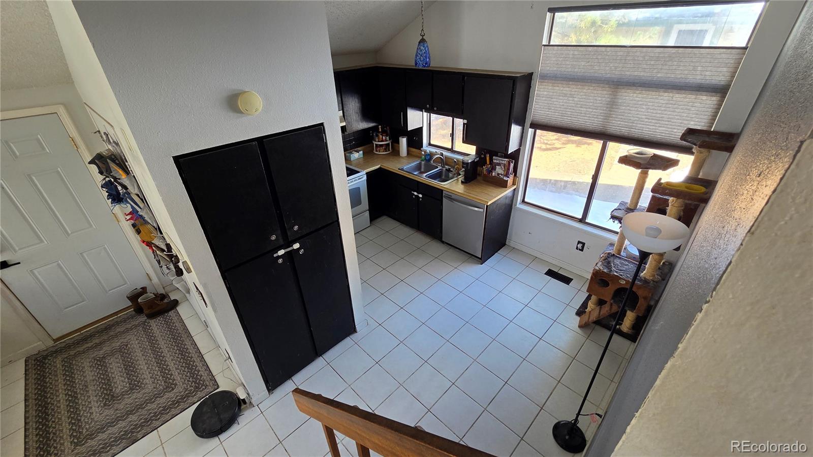 3771 South Danube Circle Aurora, CO 80013 - Photo 19 of 25 a view of appliances