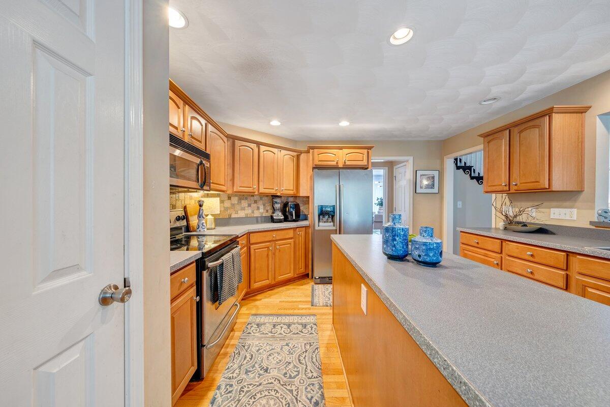 3770 Laurel Ridge Road Northwest Roanoke, VA 24019 - Photo 19 of 55 a kitchen with stainless steel appliances granite countertop sink stove and refrigerator