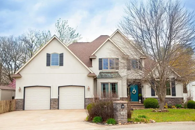 $359,500 | 1001 Dewey Short Court, Carthage, MO 64836