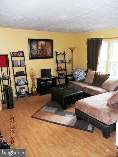 9 Pine Ridge Court Germantown, MD 20874 - Photo 1 of 7 Living Room