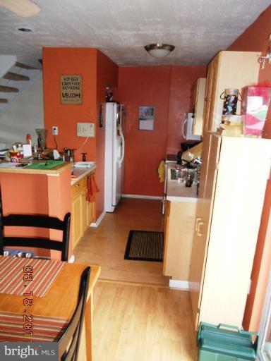 9 Pine Ridge Court Germantown, MD 20874 - Photo 2 of 7 Kitchen