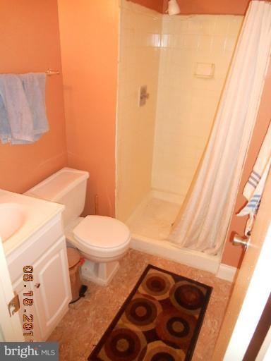 9 Pine Ridge Court Germantown, MD 20874 - Photo 6 of 7 Bath