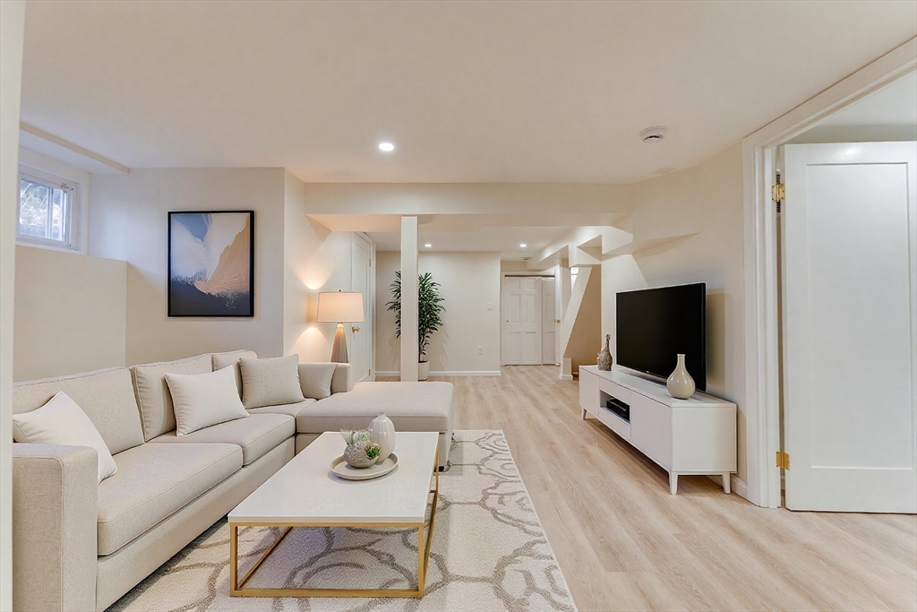 109 Linden Road Melrose, MA 02176 - Photo 15 of 27