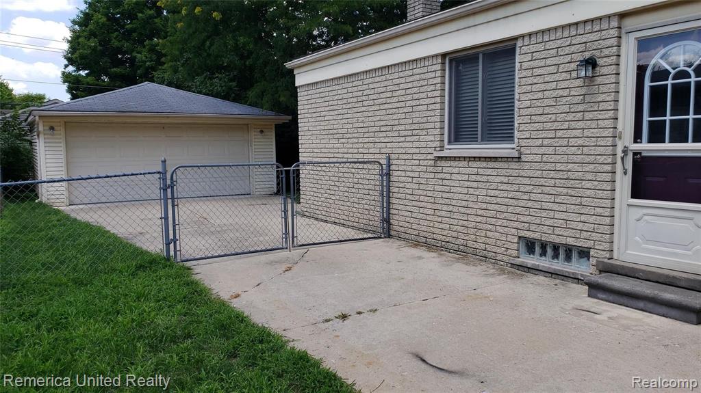 19811 Merriman Road Livonia, MI 48152 - Photo 4 of 41