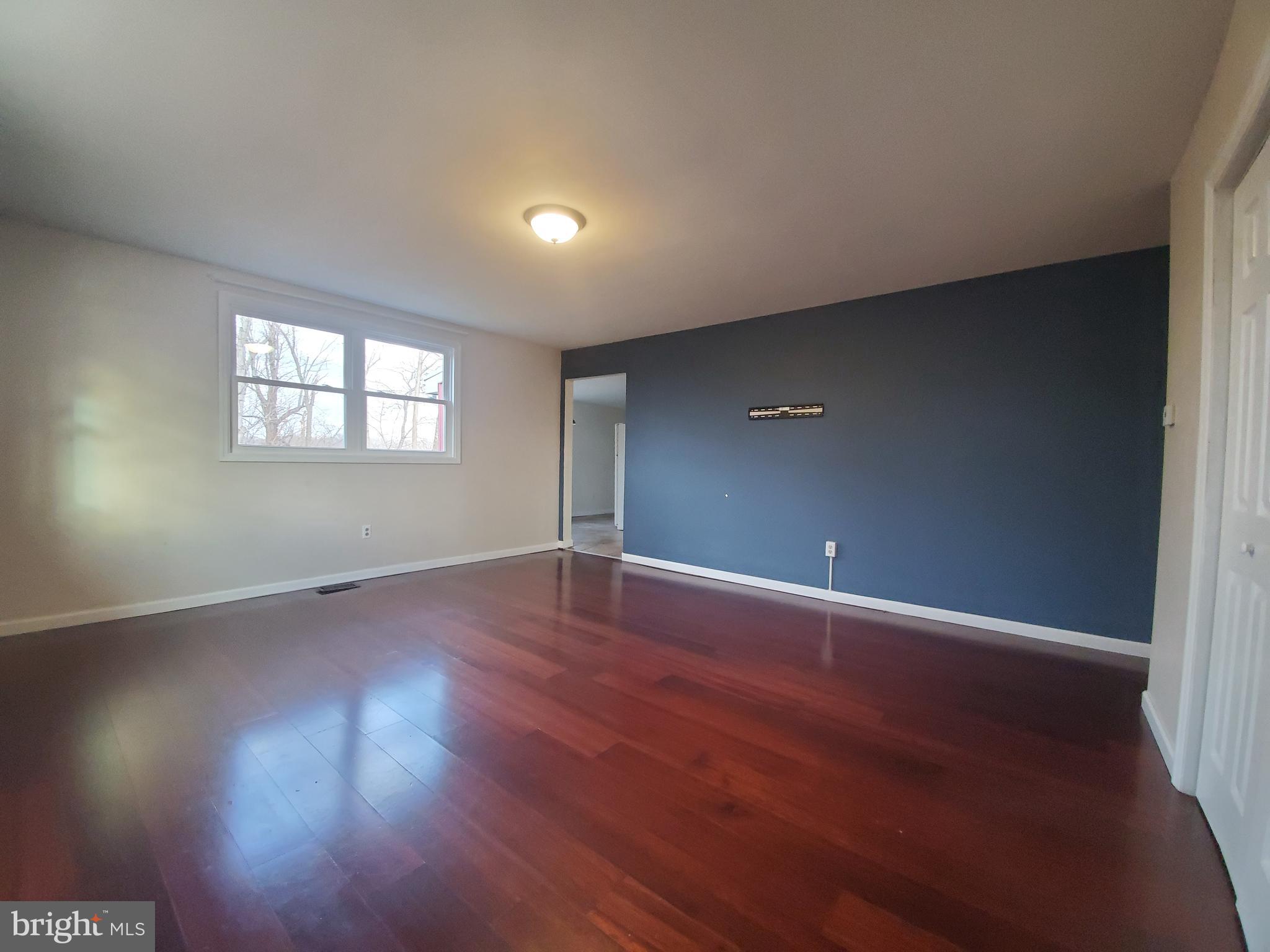 701 Harrison Street, Unit 1 Riverside, NJ 08075 - Photo 5 of 17 Living Room