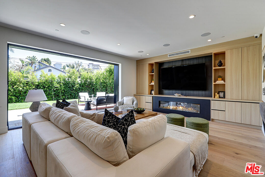846 Dickson Street Marina del Rey, CA 90292 - Photo 3 of 58