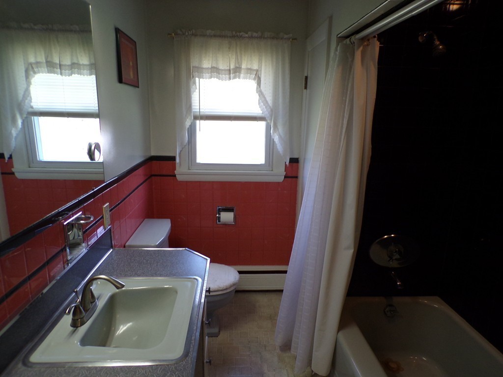 123 Thompson Road Webster, MA 01570 - Photo 11 of 23