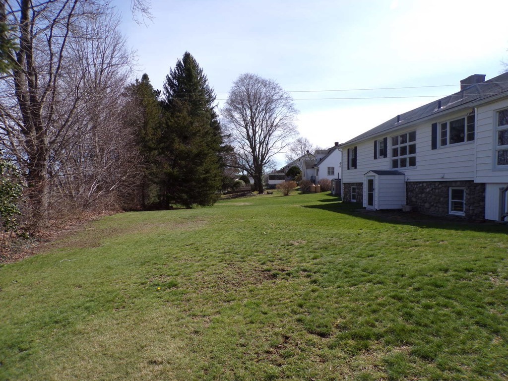 123 Thompson Road Webster, MA 01570 - Photo 18 of 23