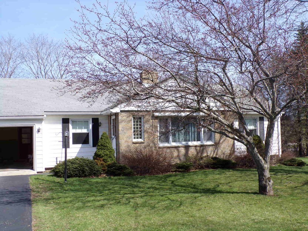 123 Thompson Road Webster, MA 01570 - Photo 4 of 23