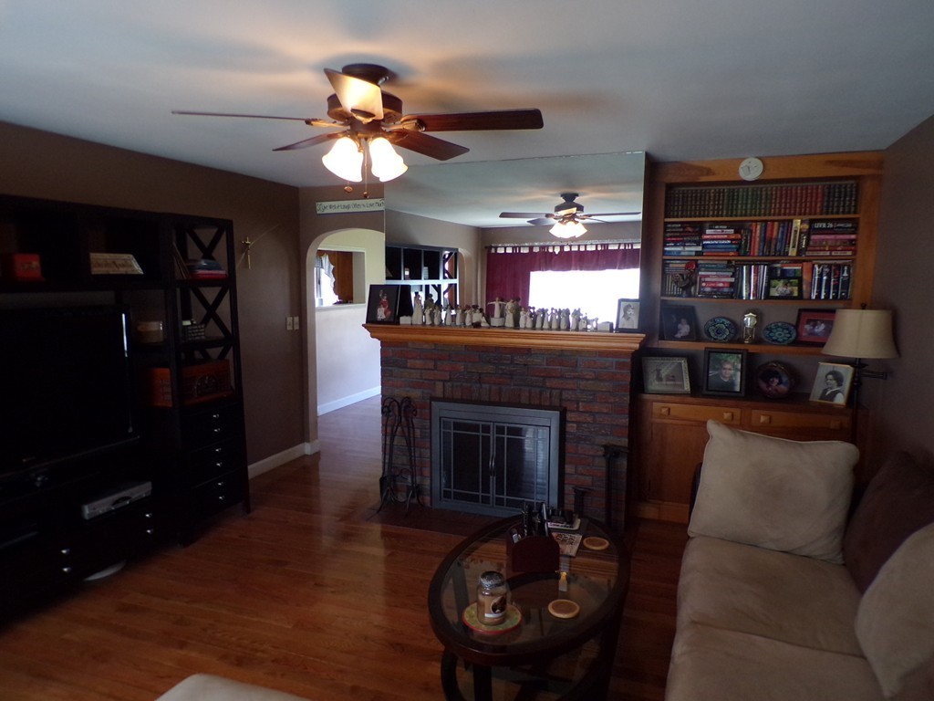 123 Thompson Road Webster, MA 01570 - Photo 6 of 23