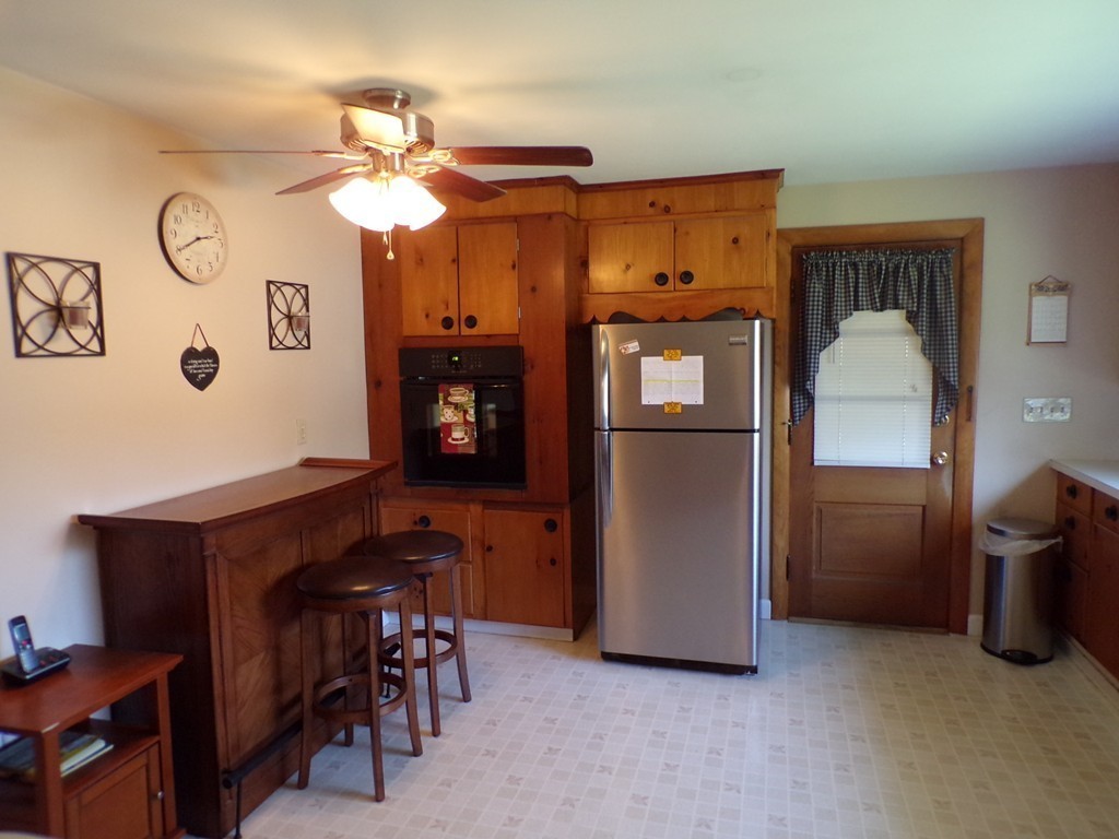 123 Thompson Road Webster, MA 01570 - Photo 8 of 23