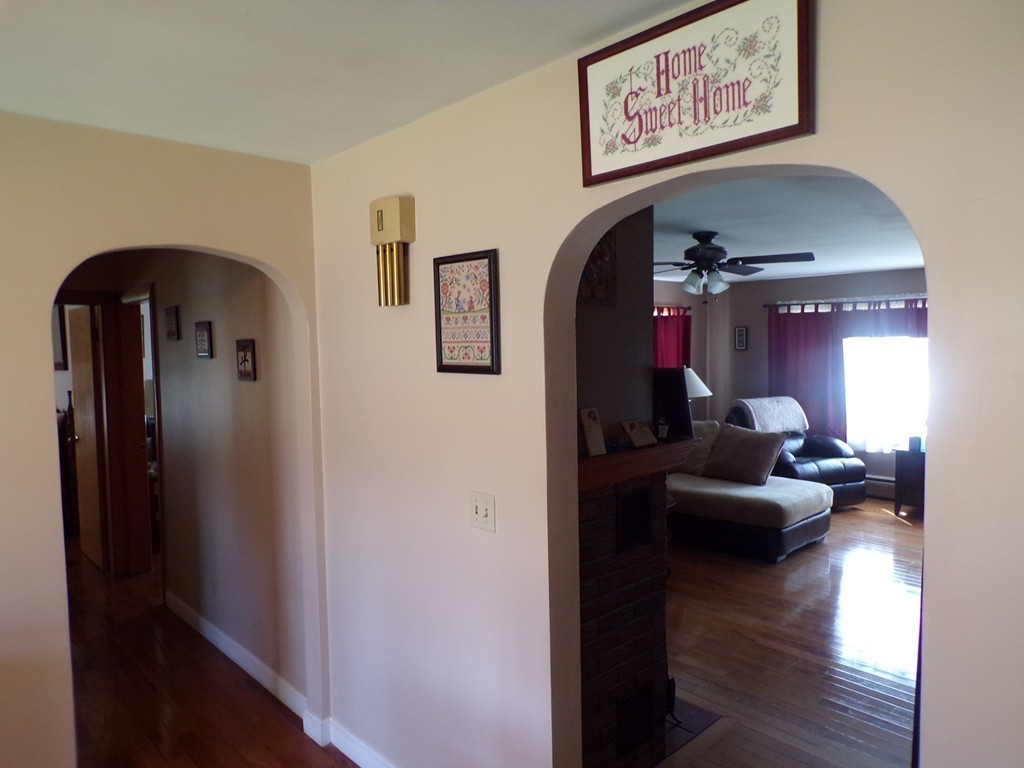 123 Thompson Road Webster, MA 01570 - Photo 10 of 23