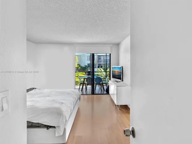 $3,000 | 20401 Northeast 30th Avenue, Unit 3108, Aventura, FL 33180