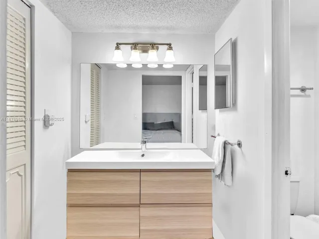 $3,000 | 20401 Northeast 30th Avenue, Unit 3108, Aventura, FL 33180