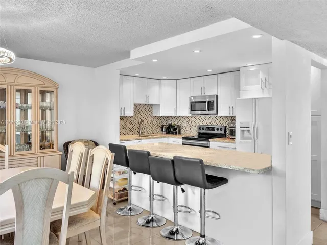 $3,000 | 20401 Northeast 30th Avenue, Unit 3108, Aventura, FL 33180