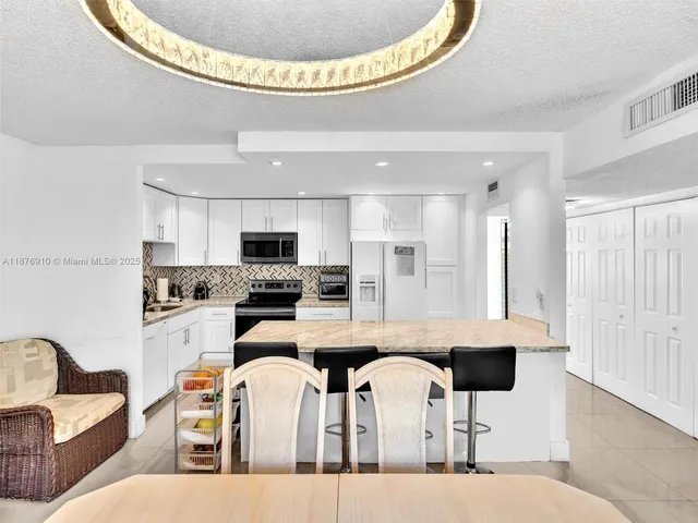 $3,000 | 20401 Northeast 30th Avenue, Unit 3108, Aventura, FL 33180