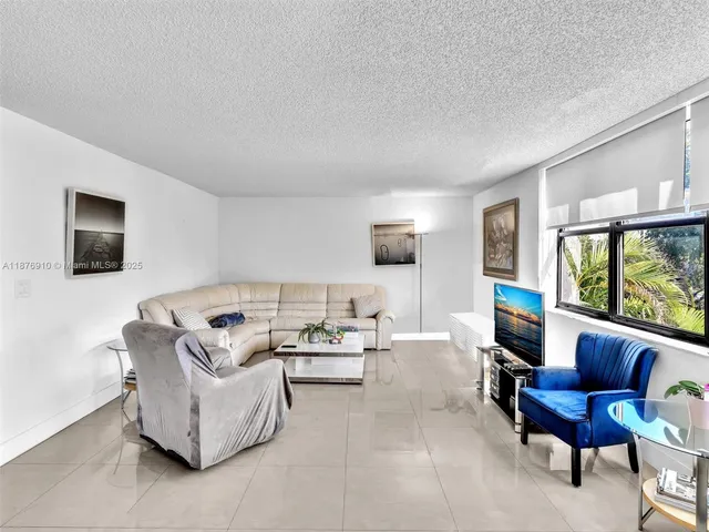 $3,000 | 20401 Northeast 30th Avenue, Unit 3108, Aventura, FL 33180