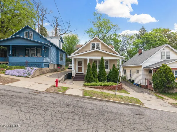 $195,000 | 122 Snowden Avenue, Schenectady, NY 12304