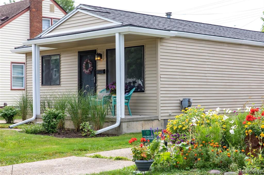 1249 Princeton Road Berkley, MI 48072 - Photo 2 of 38