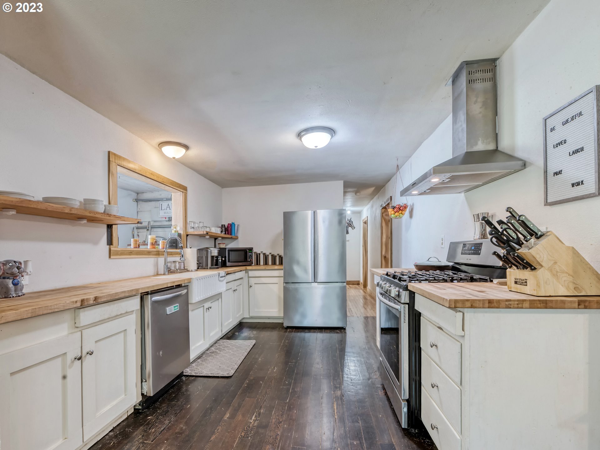 33955 Ford Mill Road Lebanon, OR 97355 - Photo 34 of 44 a kitchen with a stove a sink and a refrigerator
