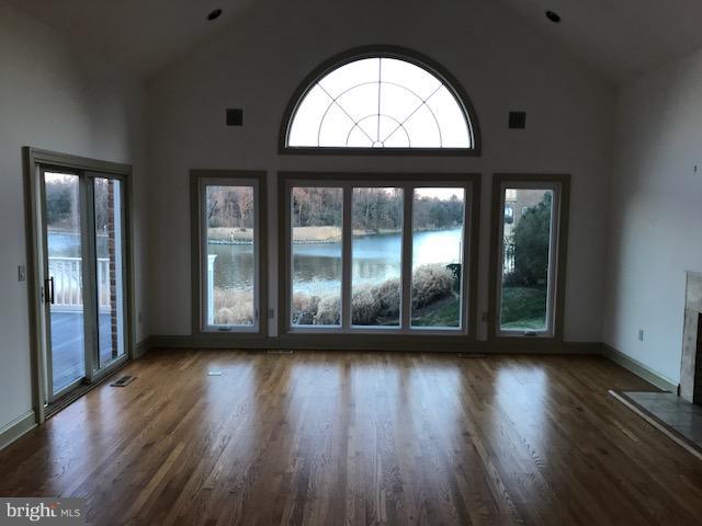 810 South River Landing Road, Unit 810 Edgewater, MD 21037 - Photo 5 of 11 Living Room