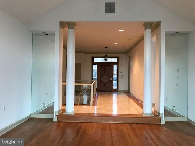810 South River Landing Road, Unit 810 Edgewater, MD 21037 - Photo 7 of 11 Living Room