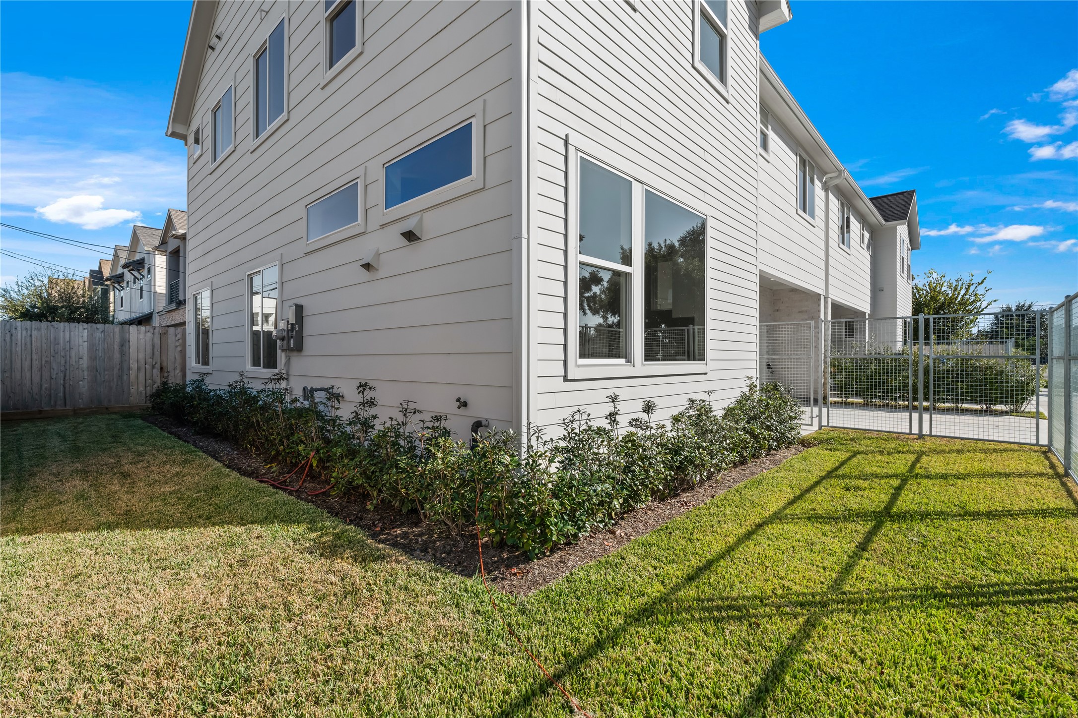 1810 Yates Street Houston, TX 77020 - Photo 27 of 30 Privately gated front yard with full gutters & French drains, rare features in new construction plus a side yard that leads to the backyard for added convenience.