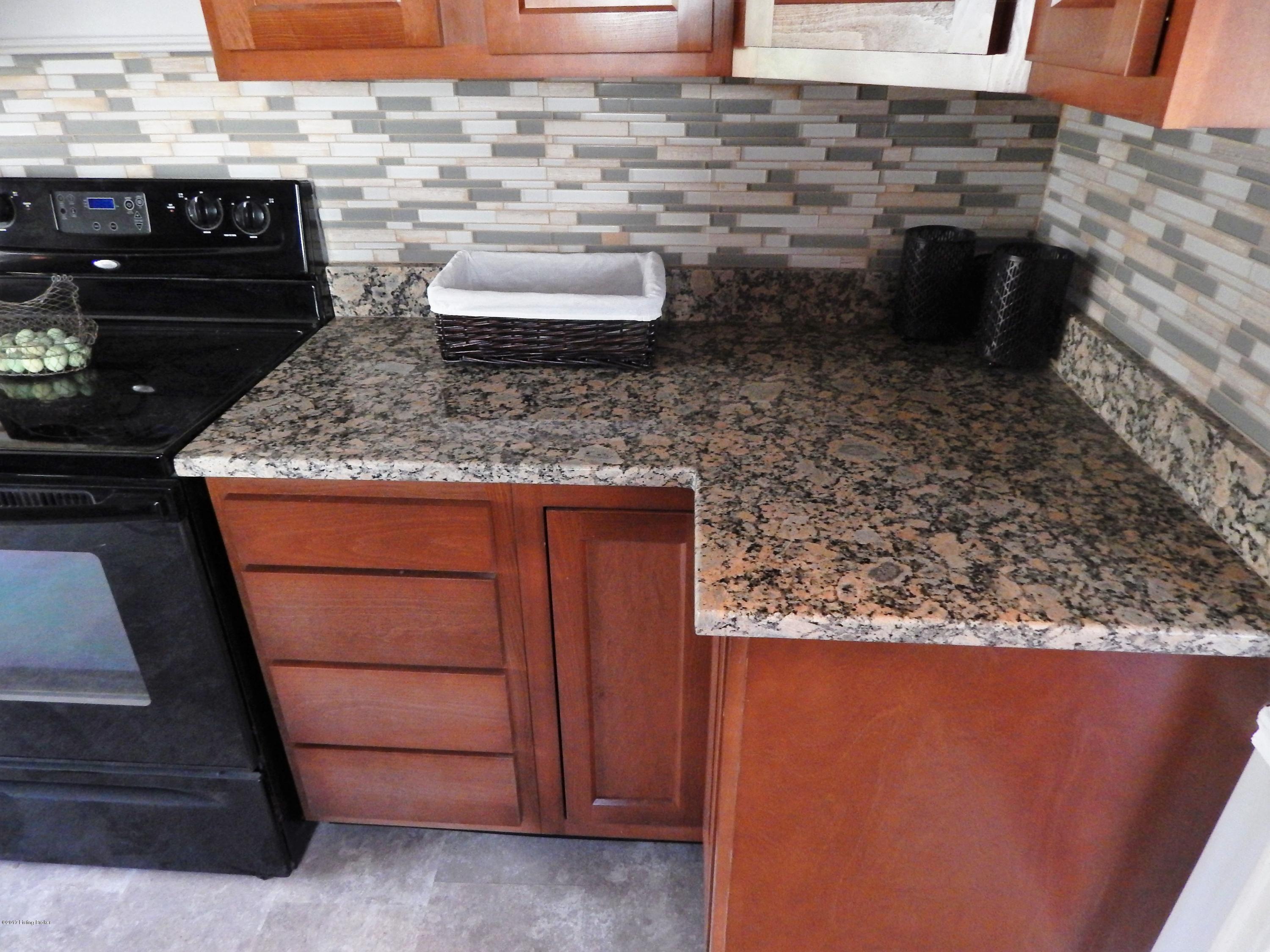 1846 Gresham Road Louisville, KY 40205 - Photo 15 of 35 03-9