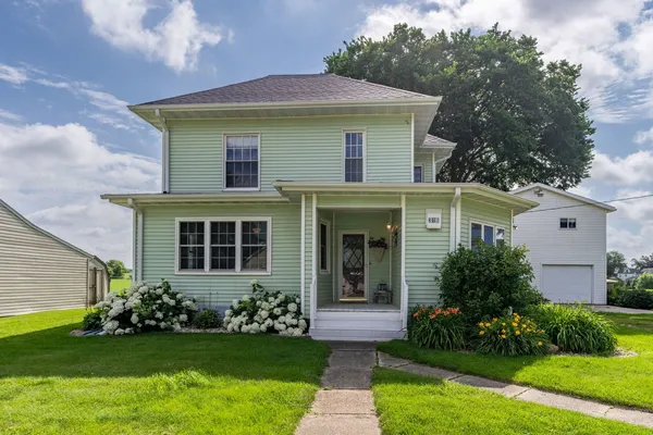 $180,000 | 316 North Washington Street, Wyoming, IA 52362
