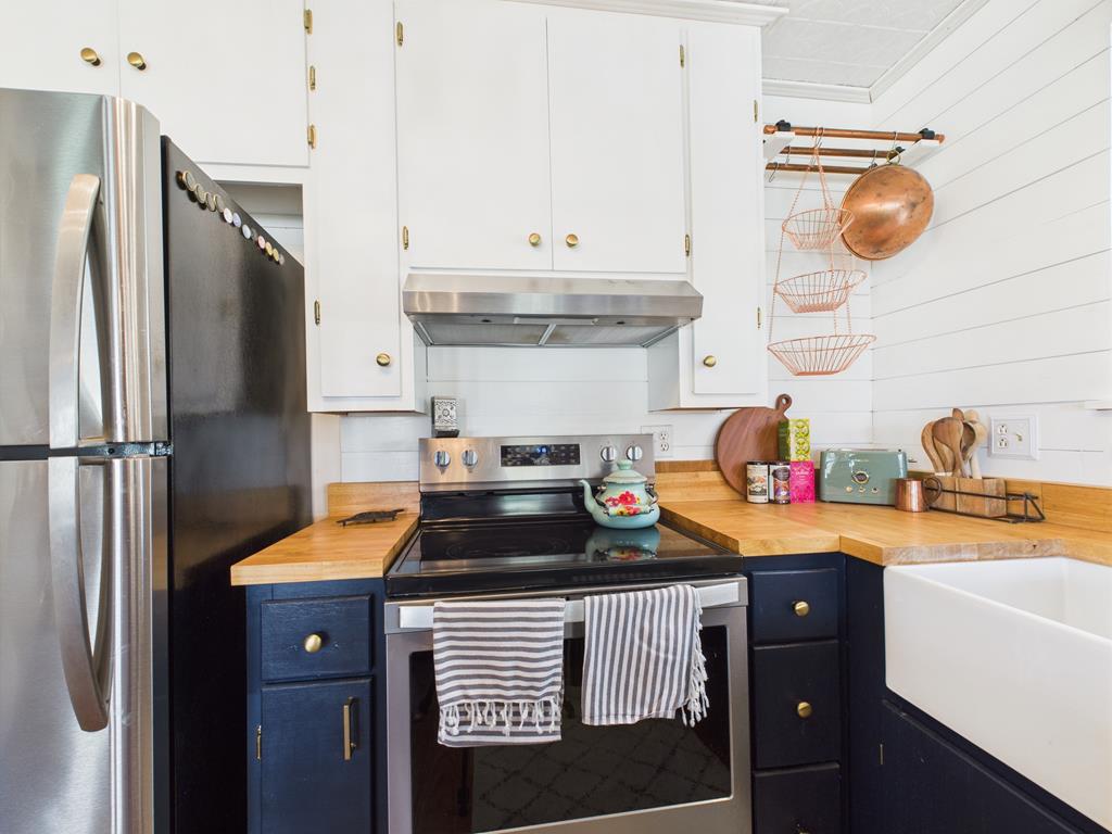 289 Kc 474 Harper, TX 78631 - Photo 10 of 27 a kitchen with stainless steel appliances granite countertop a sink stove and refrigerator